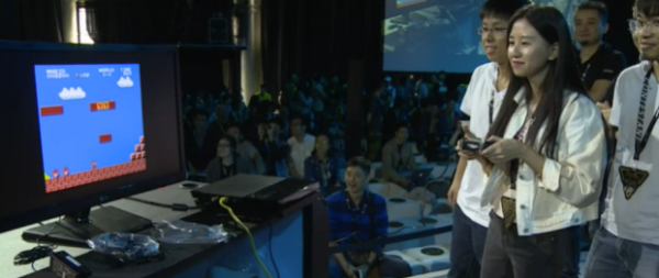 在GeekPwn2016上，黑客演示了PS4破解，